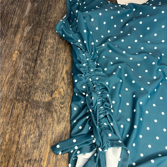 Swim top green and white - Picture 6 of 8